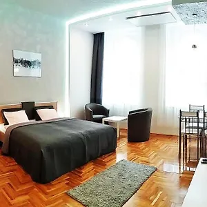  Apartman Unique Town Apartment. Clear Comfort. Magyarország